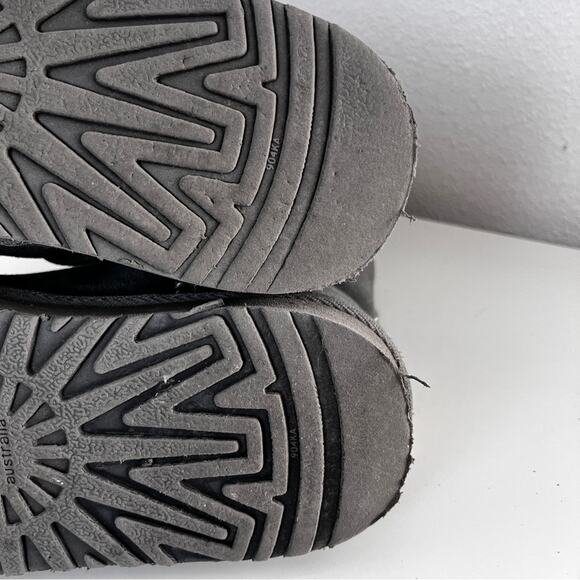 UGG Bailey Button Triplet II grey suede shearling boot size 9 - Picture 12 of 16